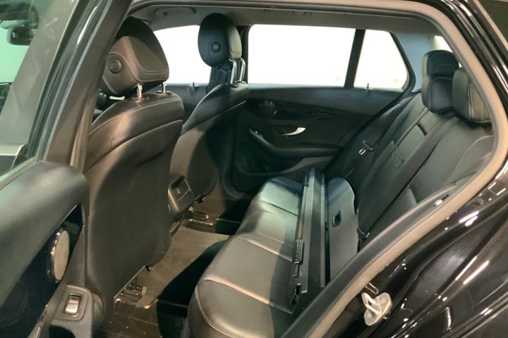 Sort Mercedes C200 fra 2017
