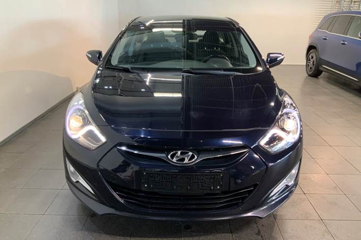 Blå Hyundai i40 fra 2013