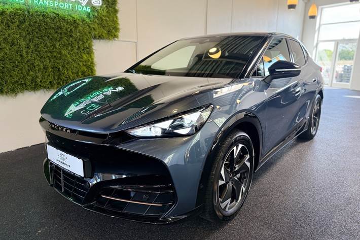 Blå Cupra Tavascan fra 2024