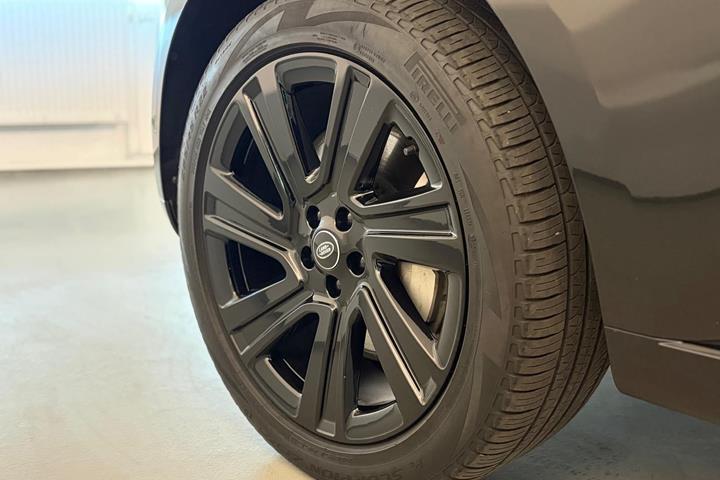 Sort Land Rover Range Rover fra 2024