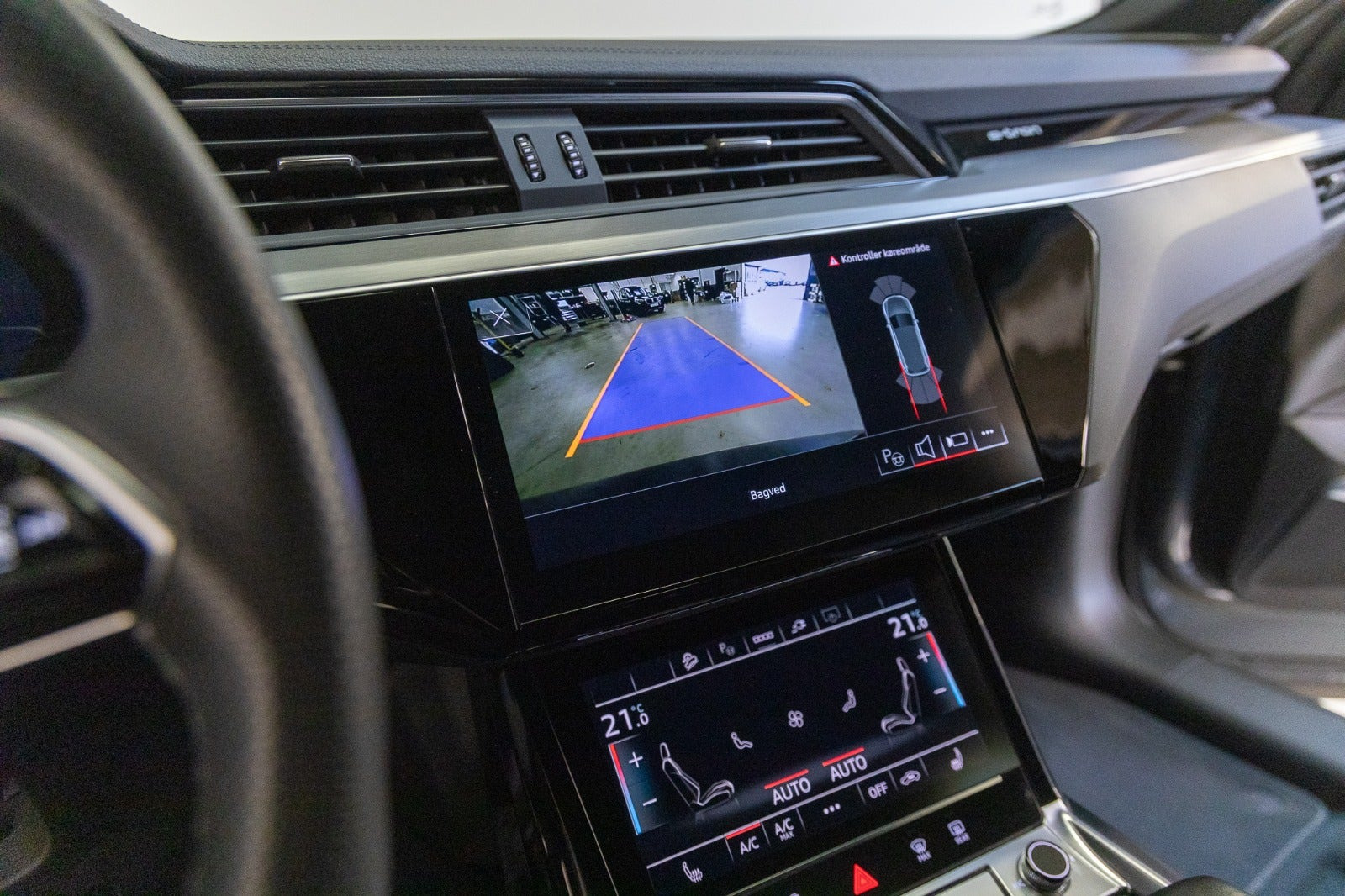 Grå Audi e-tron fra 2022
