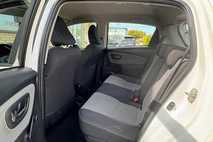 Hvid Toyota Yaris fra 2015
