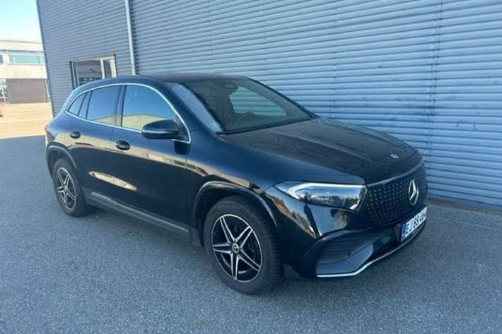 Sort Mercedes EQA250+ fra 2024 set udefra