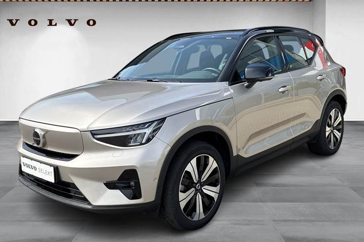 Beige Volvo XC40 fra 2023 set udefra