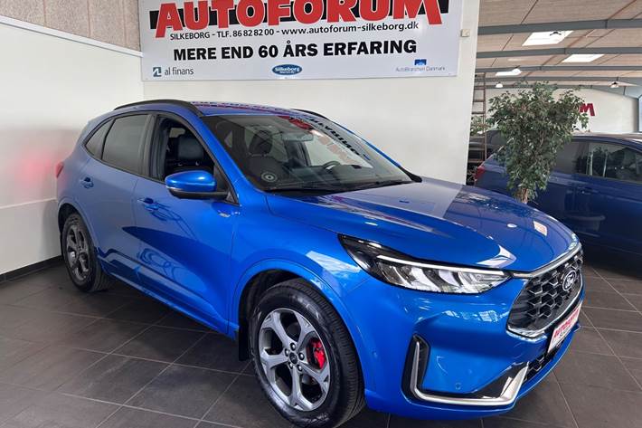 Blå Ford Kuga fra 2024