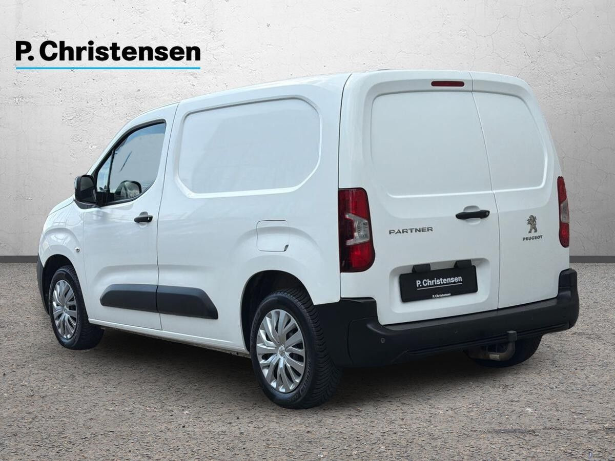 Hvid Peugeot Partner fra 2022