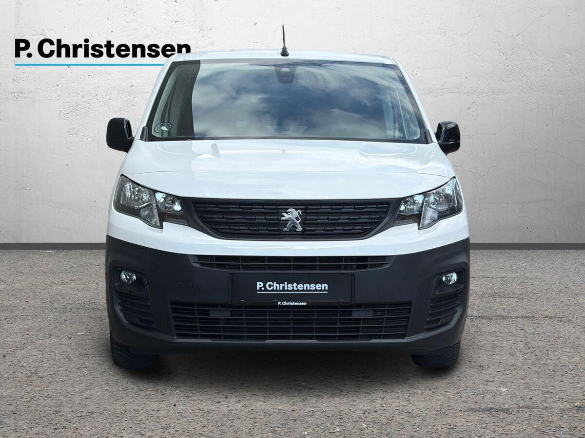 Hvid Peugeot Partner fra 2022