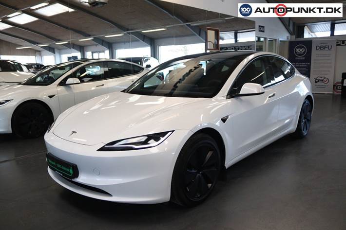 Hvid Tesla Model 3 fra 2024