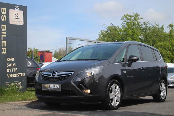 Grå Opel Zafira Tourer fra 2015