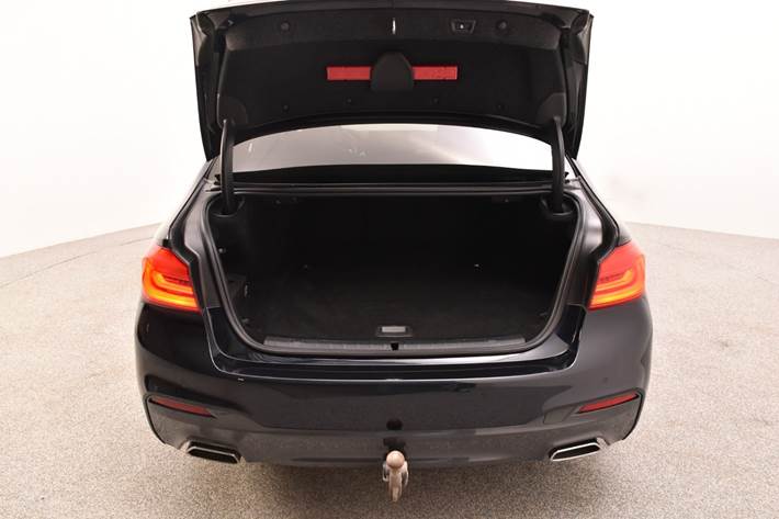 Sort BMW 530e fra 2020