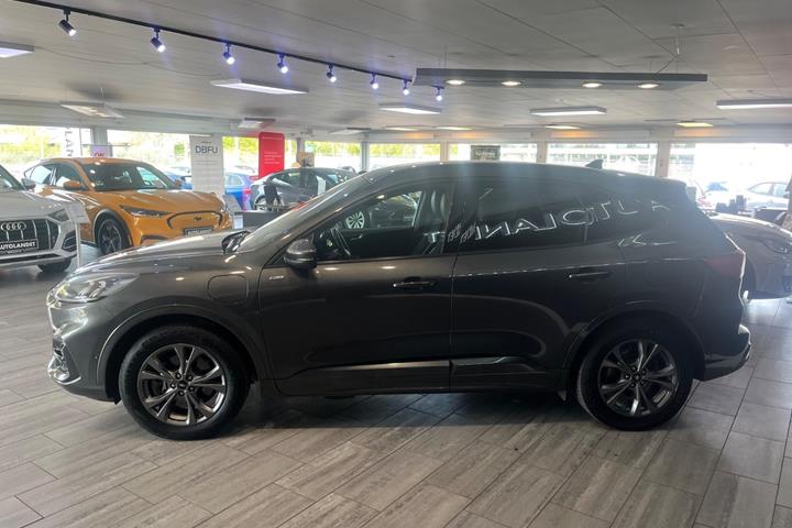Grå Ford Kuga fra 2021