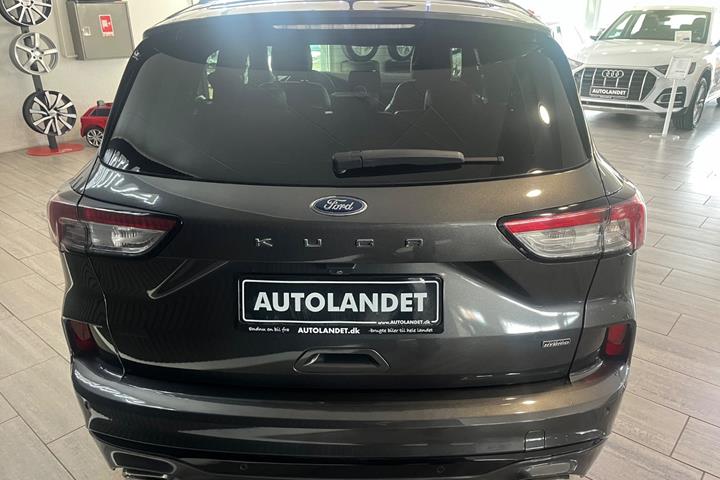 Grå Ford Kuga fra 2021