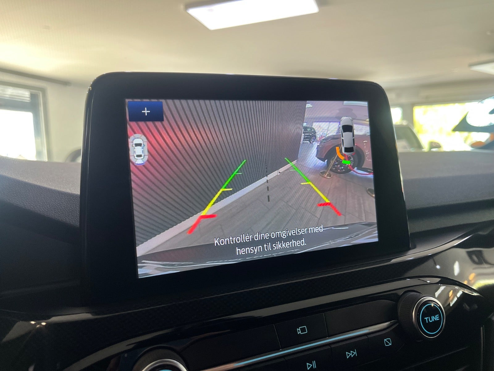 Grå Ford Kuga fra 2021