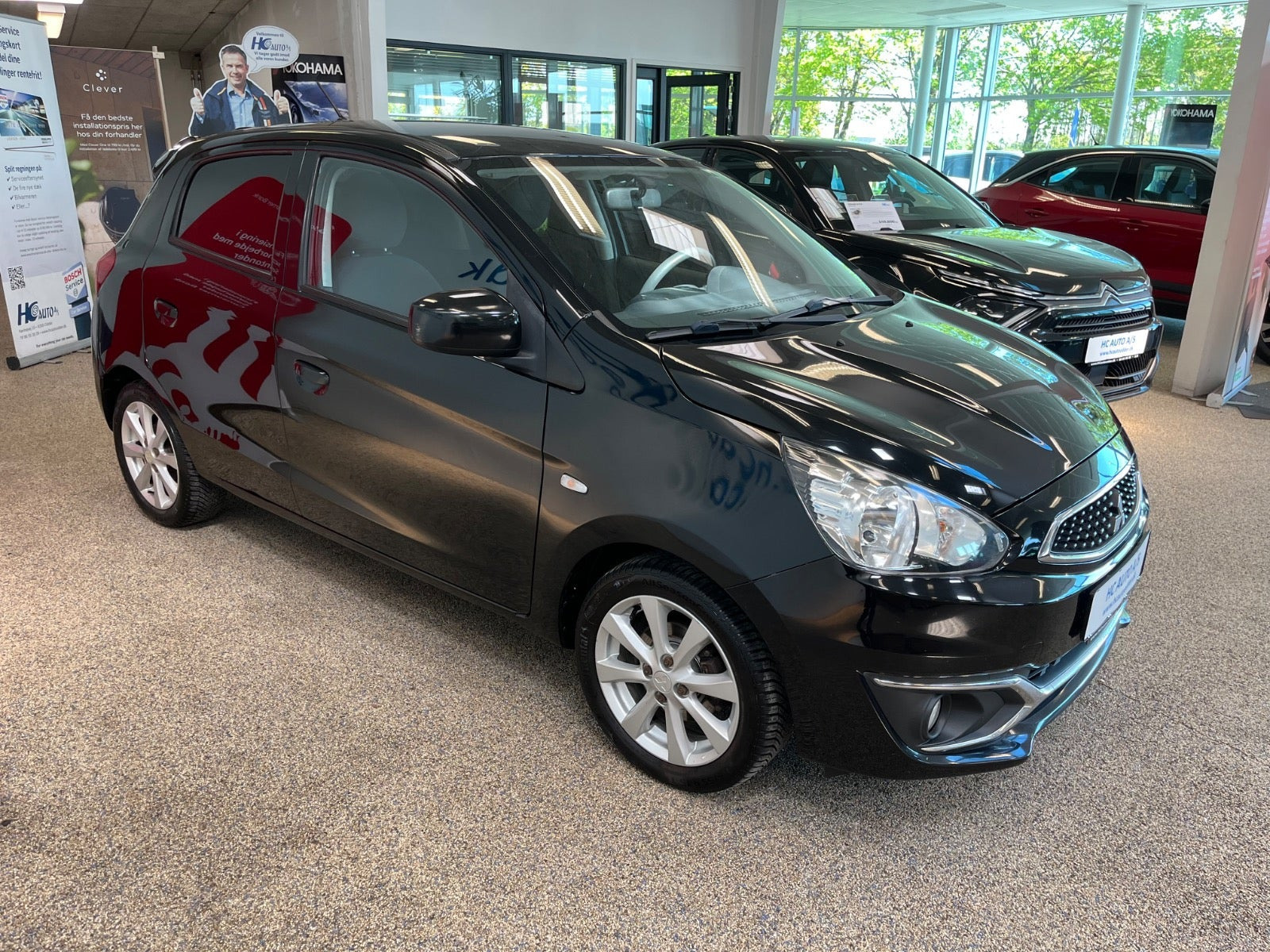 Sort Mitsubishi Space Star fra 2016