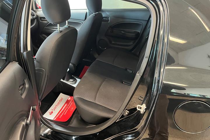 Sort Mitsubishi Space Star fra 2016
