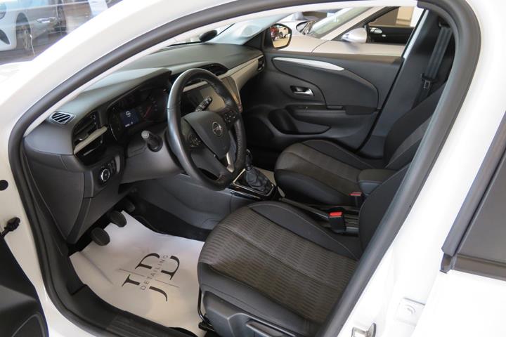 Hvid Opel Corsa fra 2020