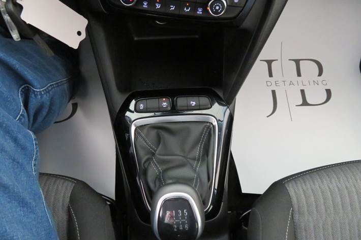 Hvid Opel Corsa fra 2020