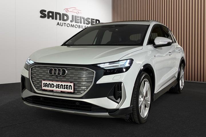 Hvid Audi Q4 e-tron fra 2025 set udefra
