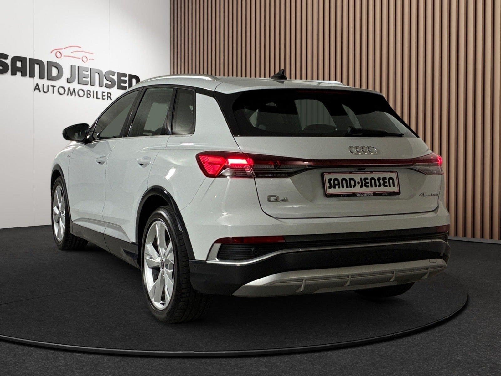 Hvid Audi Q4 e-tron fra 2025