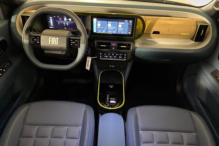 Sort Fiat Grande Panda E fra 2026 set indefra