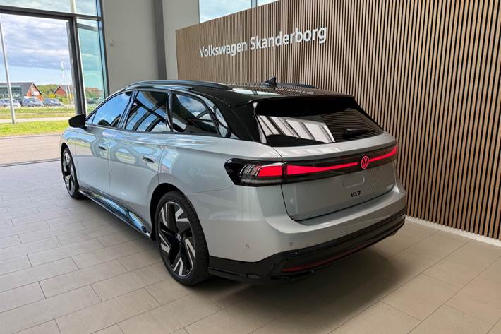 Sølv VW ID.7 fra 2026