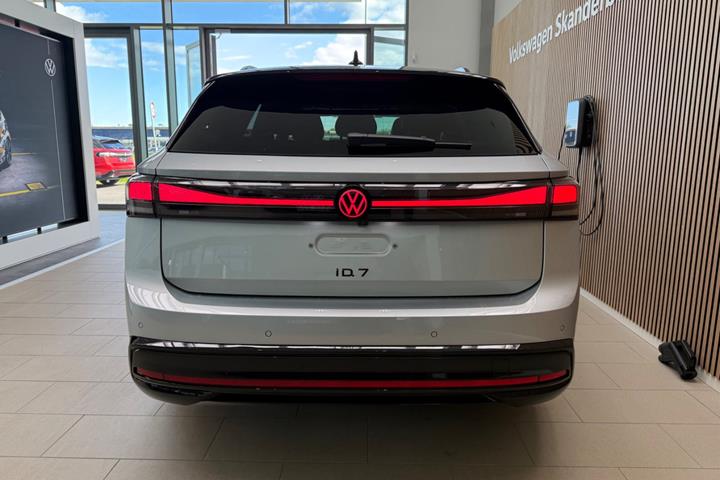 Sølv VW ID.7 fra 2026