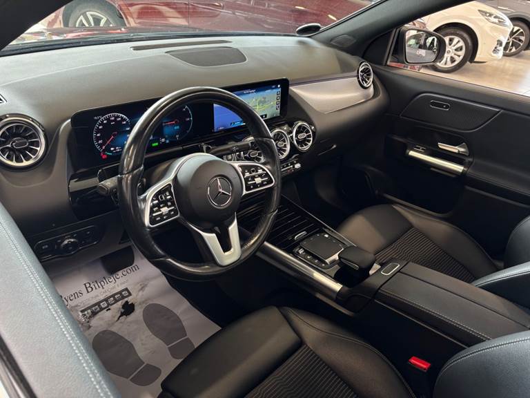 Mercedes EQA250