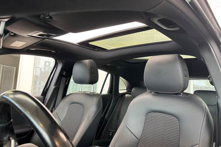 Sort Mercedes EQA250 fra 2022