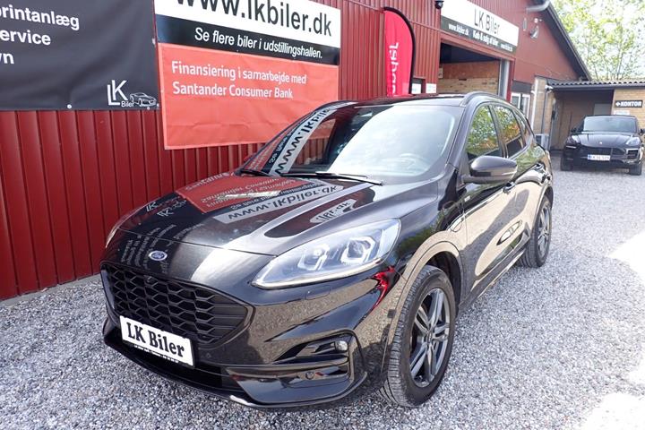 Sort Ford Kuga fra 2021 set udefra