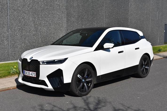 Hvid BMW iX fra 2021