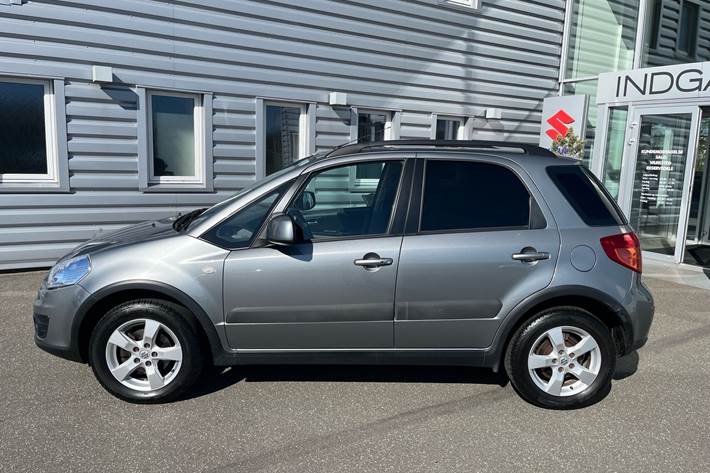 Grå Suzuki SX4 fra 2012