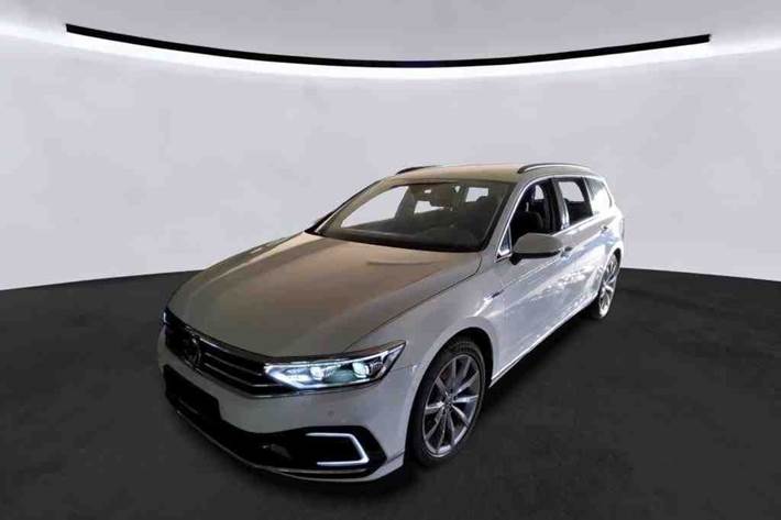 Hvid VW Passat fra 2022