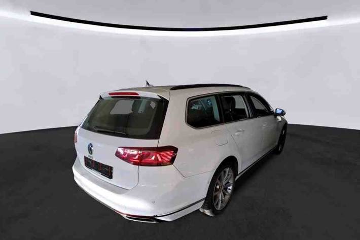 Hvid VW Passat fra 2022