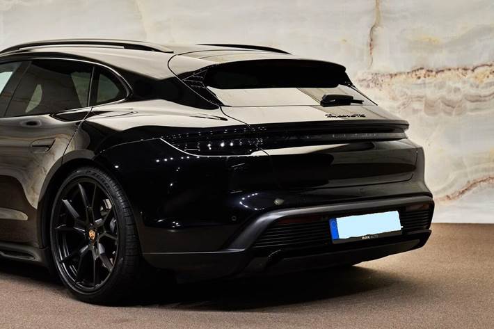 Sort Porsche Taycan fra 2022