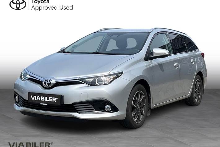 Grå Toyota Auris fra 2016 set udefra