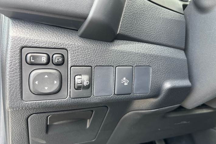Grå Toyota Auris fra 2016