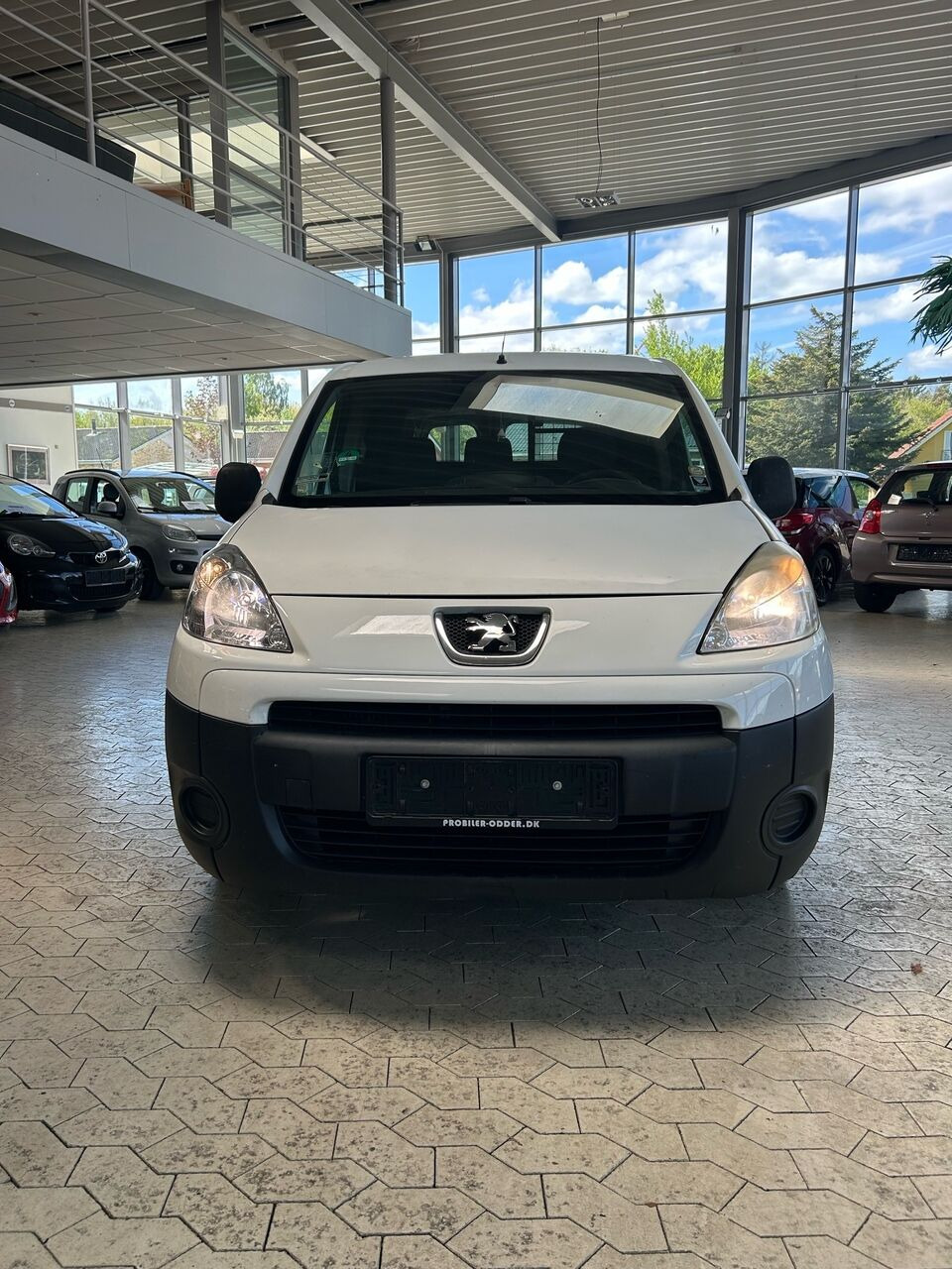 Hvid Peugeot Partner fra 2010