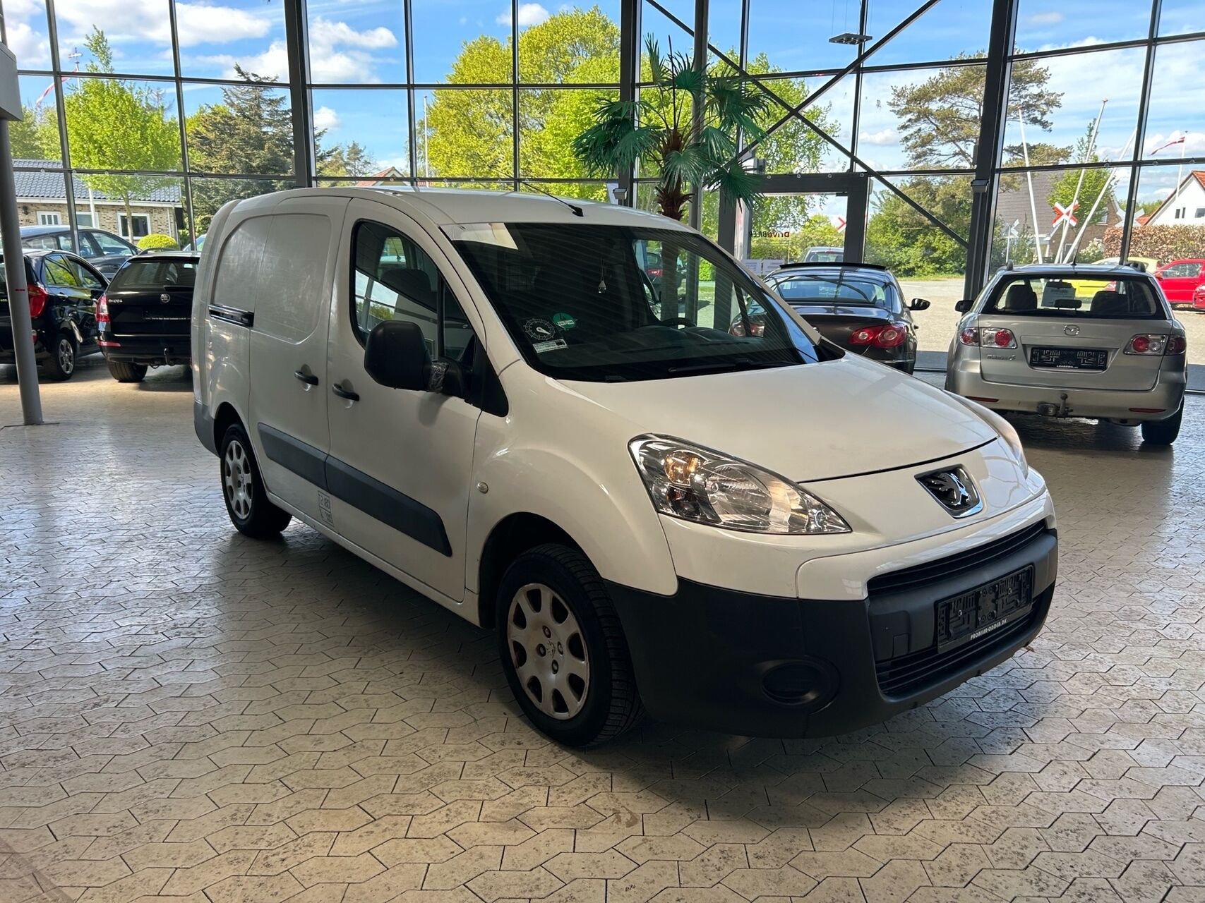 Hvid Peugeot Partner fra 2010