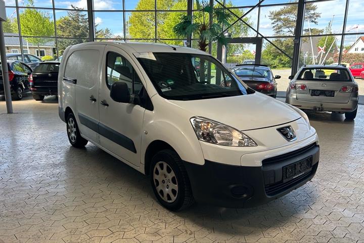 Hvid Peugeot Partner fra 2010