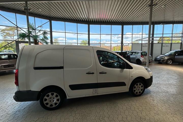 Hvid Peugeot Partner fra 2010