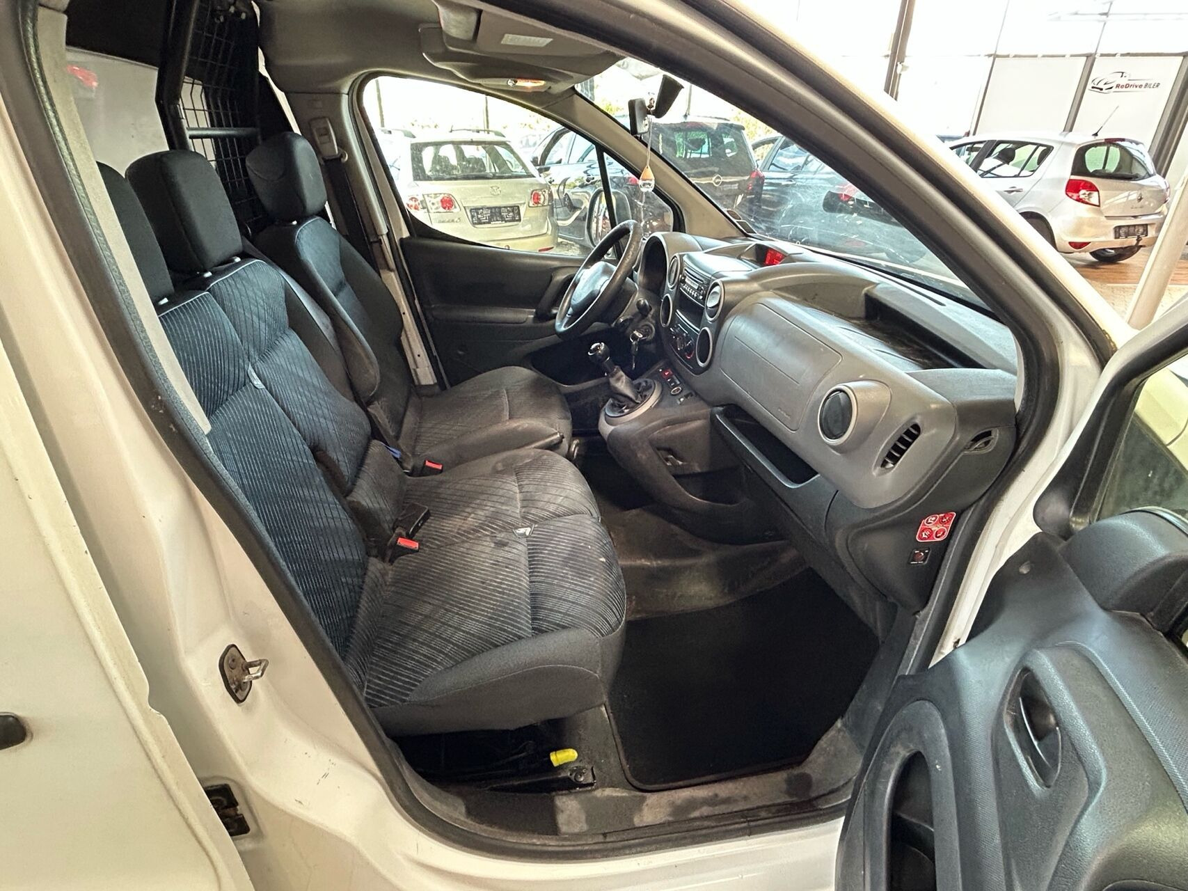 Hvid Peugeot Partner fra 2010