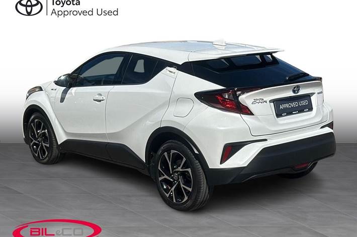 Hvid Toyota C-HR fra 2022