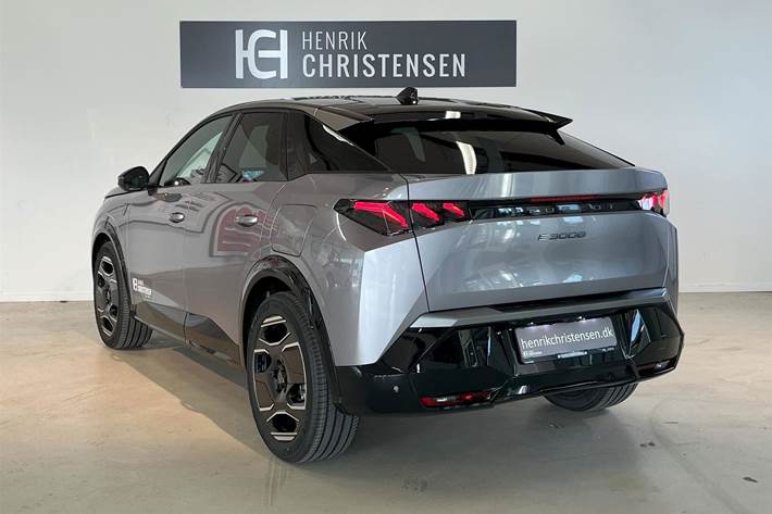 Grå Peugeot e-3008 fra 2024