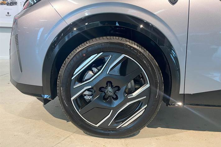 Grå Peugeot e-3008 fra 2024