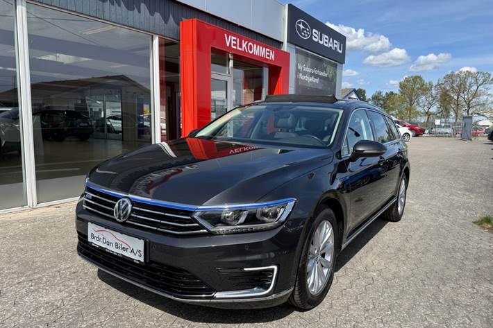 Grå VW Passat fra 2018