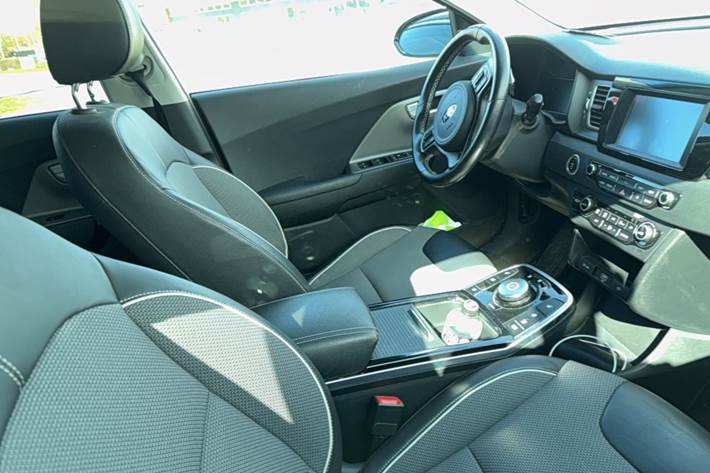 Grå Kia e-Niro fra 2019