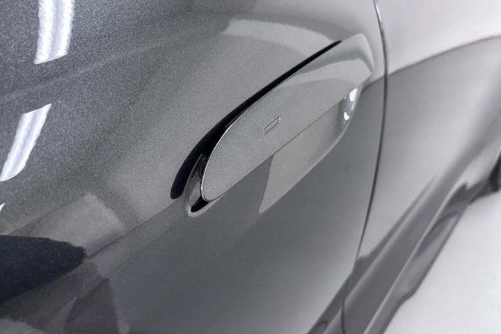 Grå Porsche Taycan 4S fra 2023
