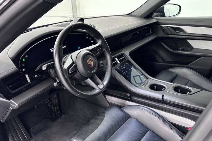 Grå Porsche Taycan 4S fra 2023