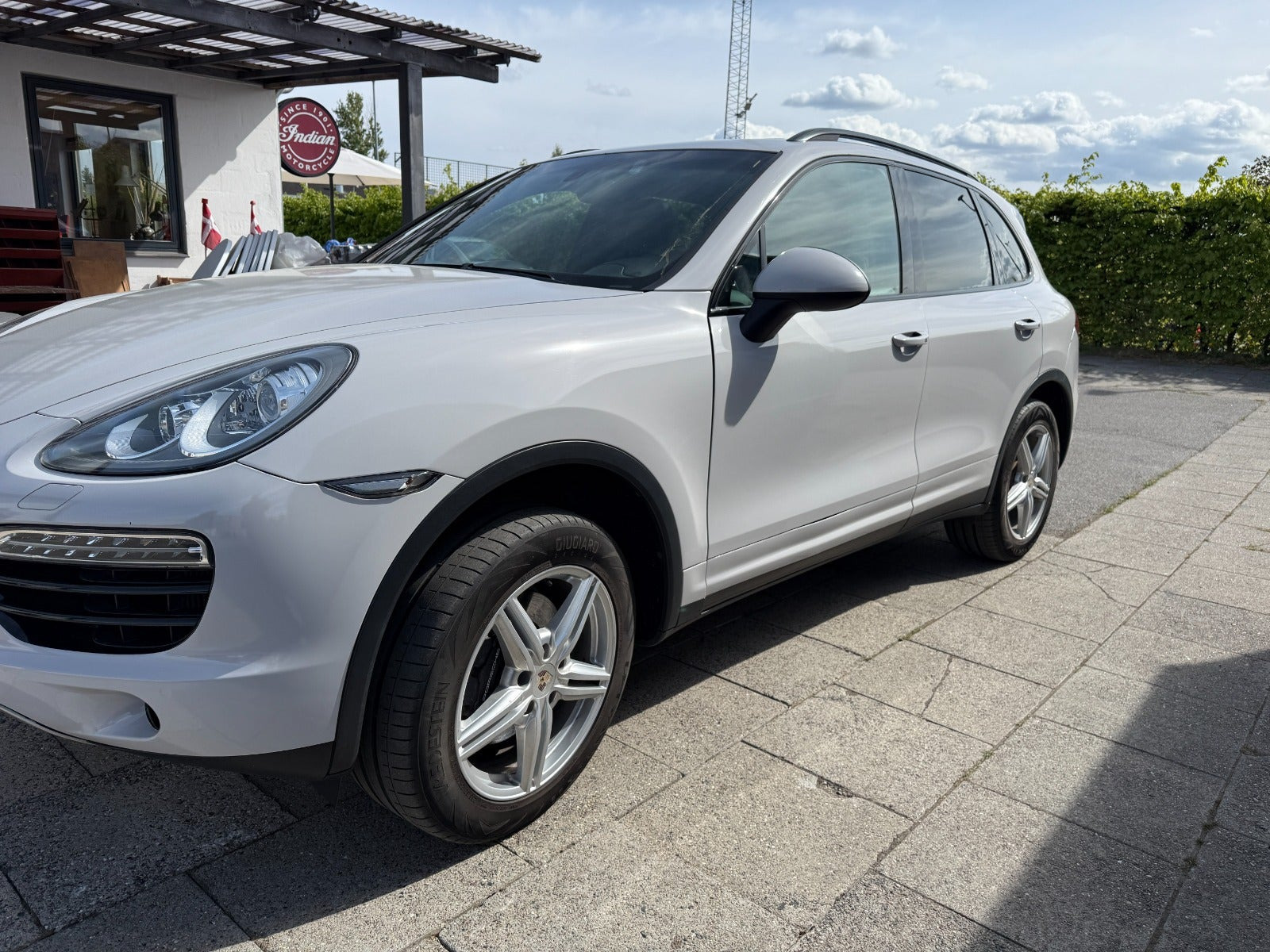 Hvid Porsche Cayenne fra 2010
