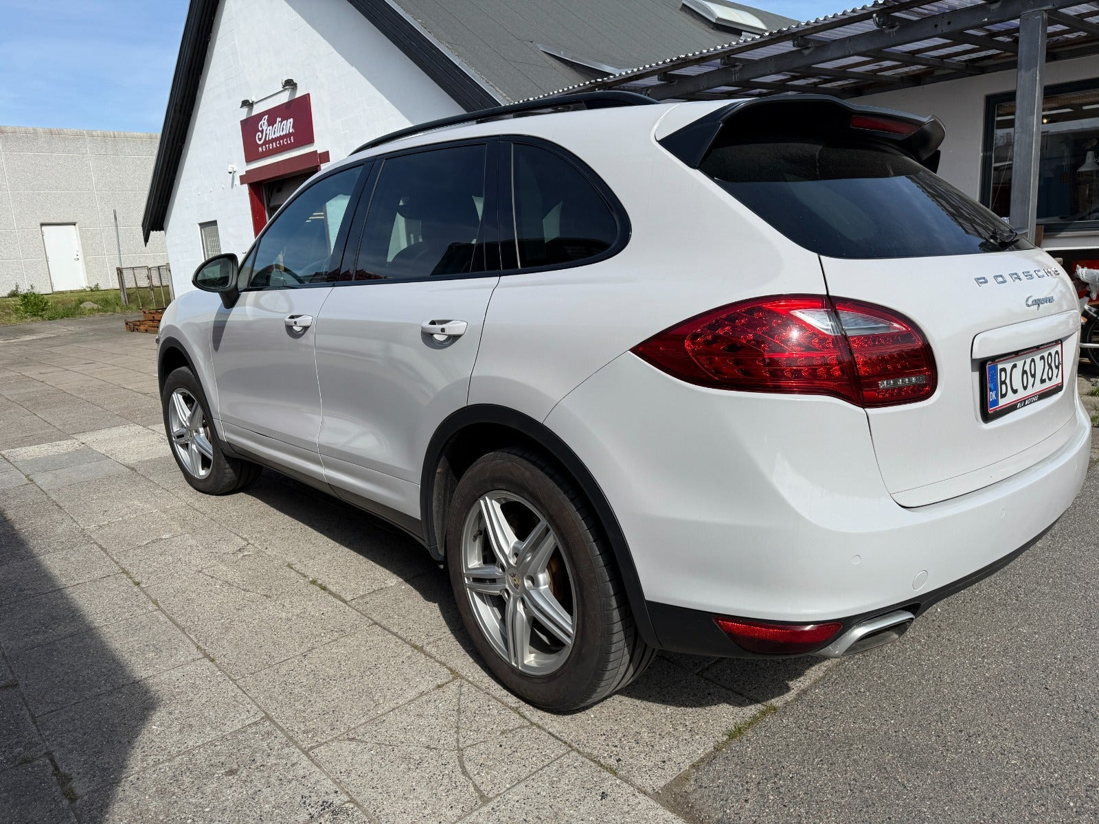 Hvid Porsche Cayenne fra 2010